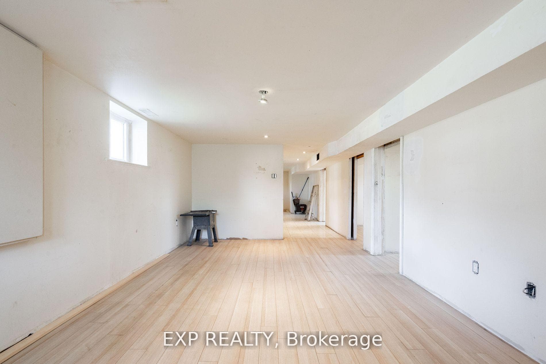 1023 Westmount Avenue photo 24