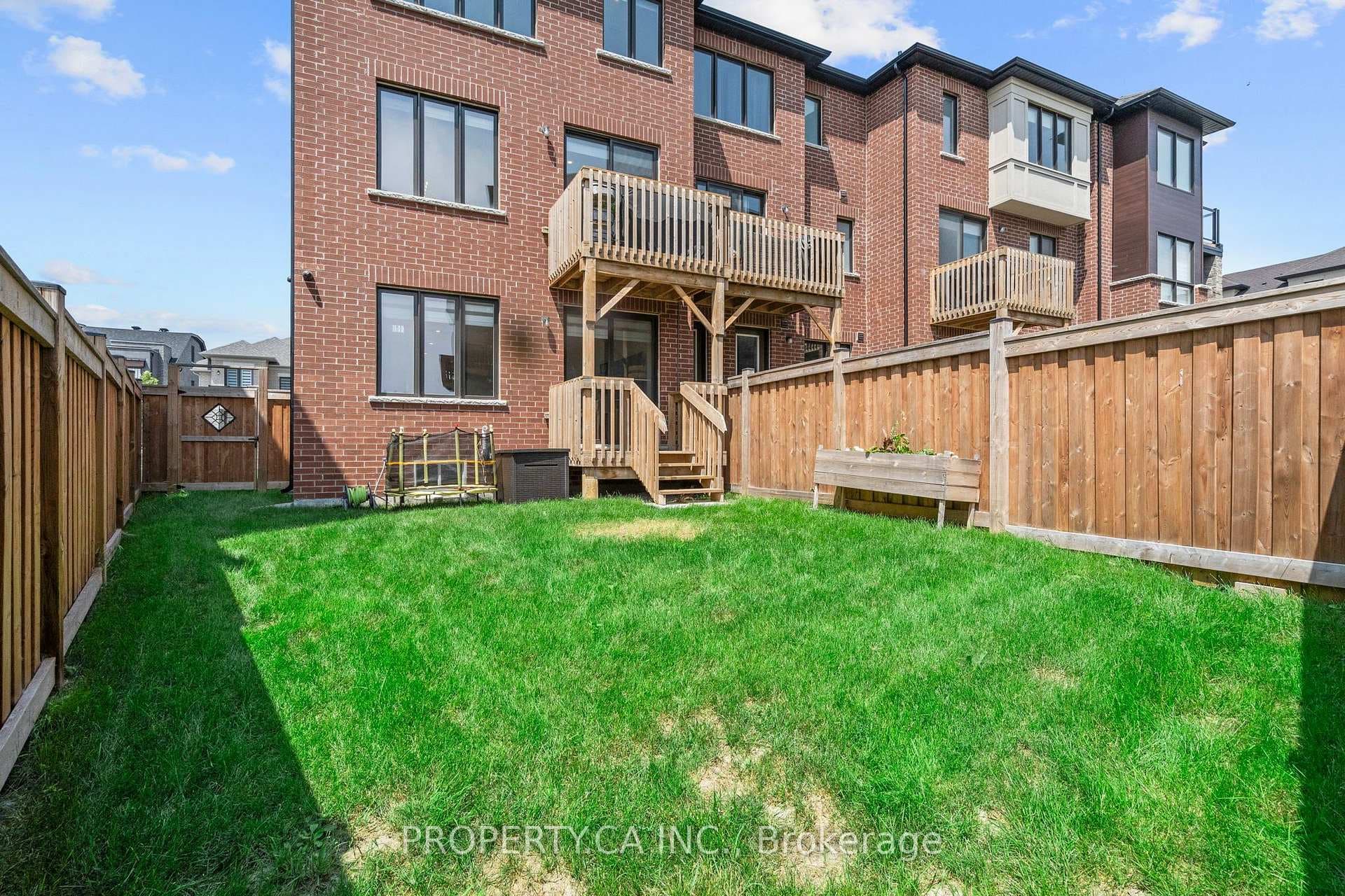 556 New England Court photo 43