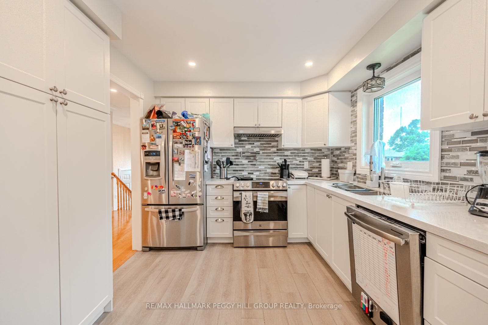 29 Mapleton Avenue Unit Main photo 5