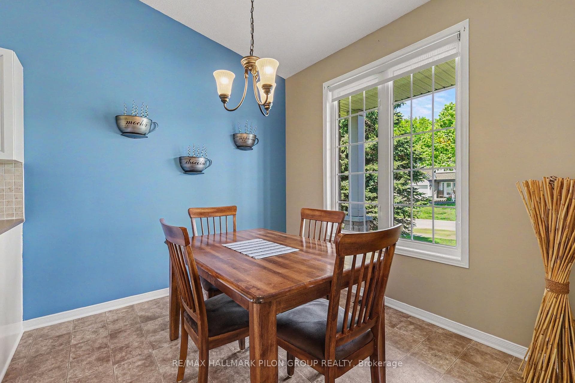 103 Jasper Crescent photo 9