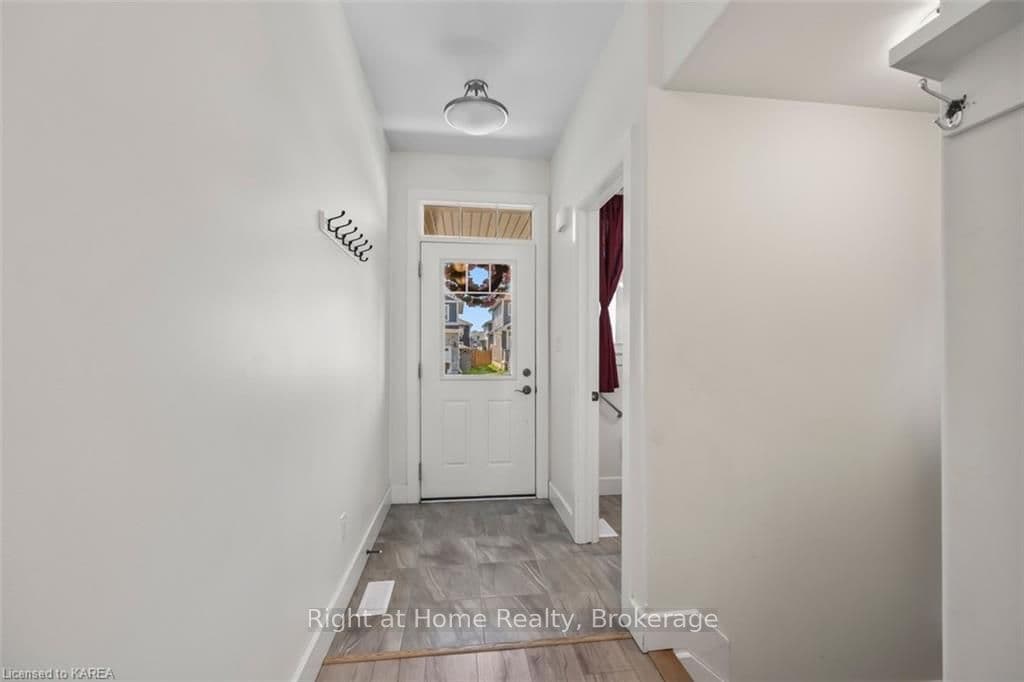 215 PRATT Drive photo 4