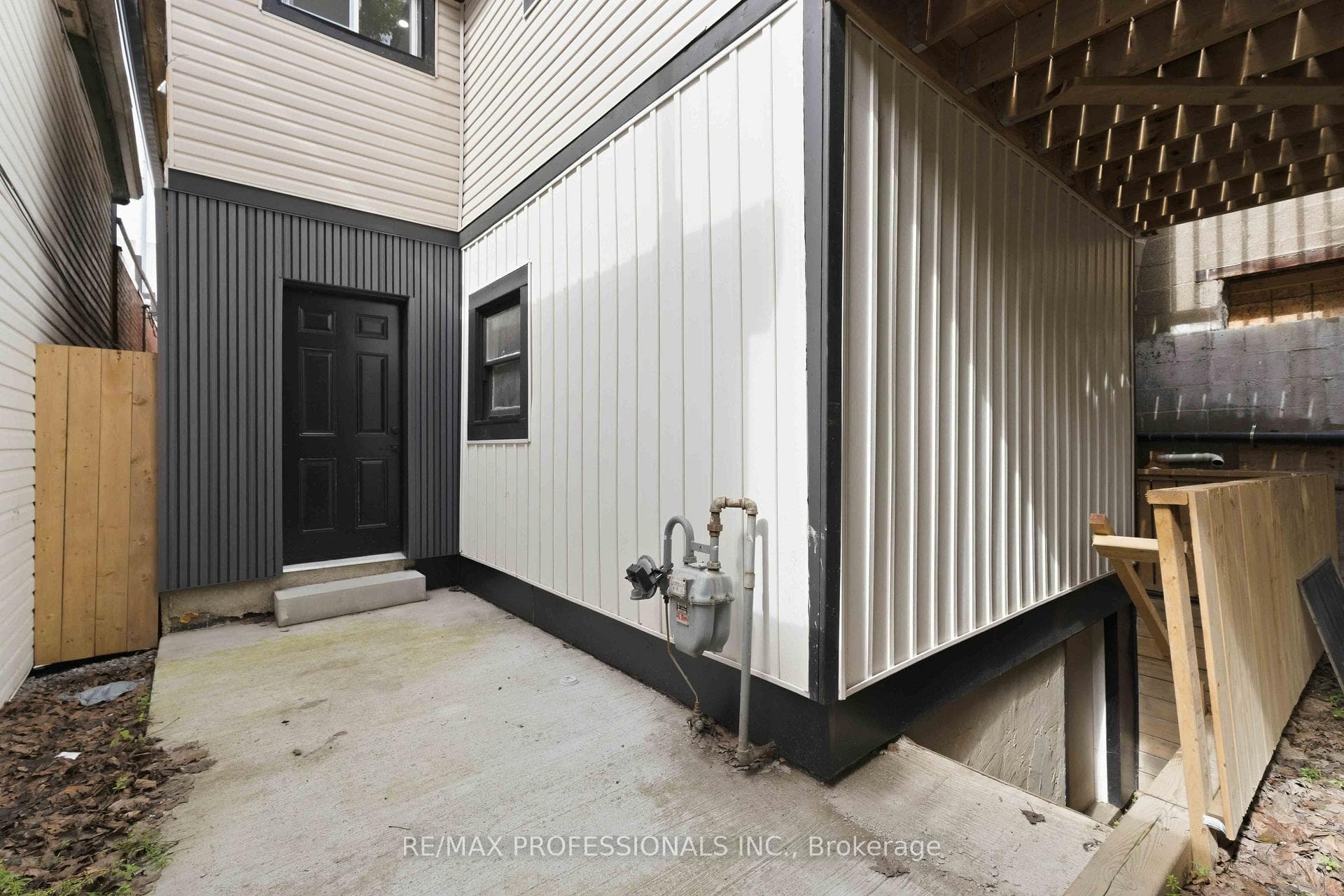 759 Barton Street photo 1