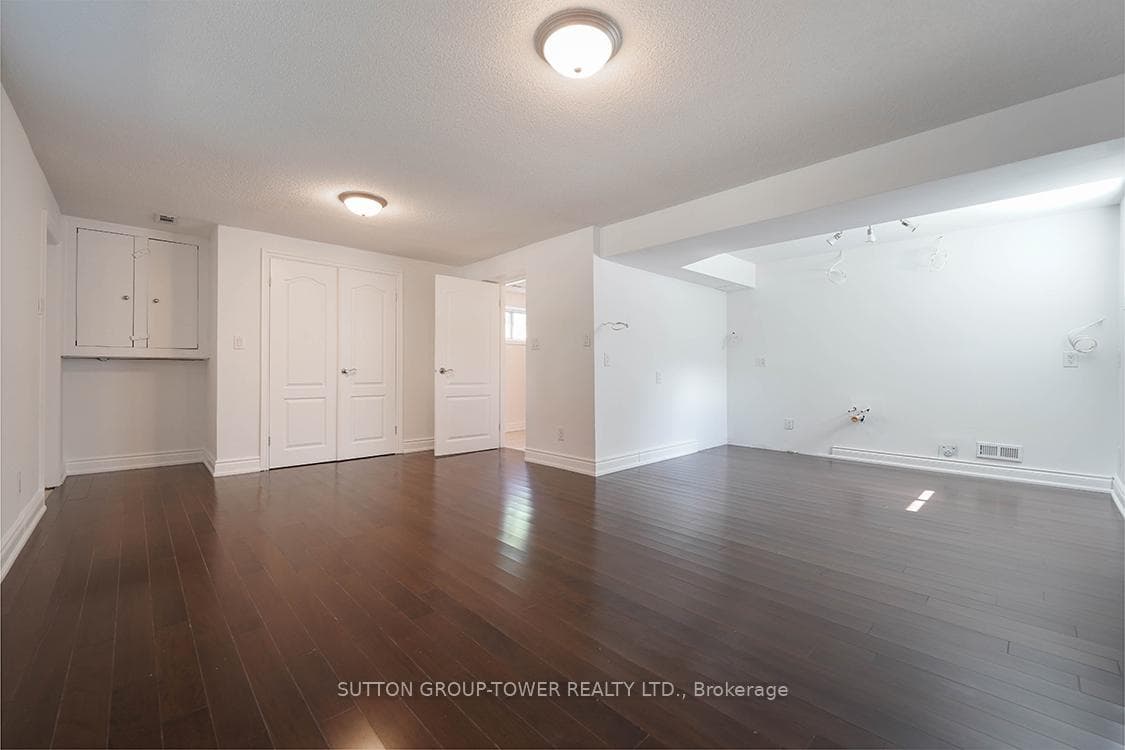 225 Park Lawn Road photo 30