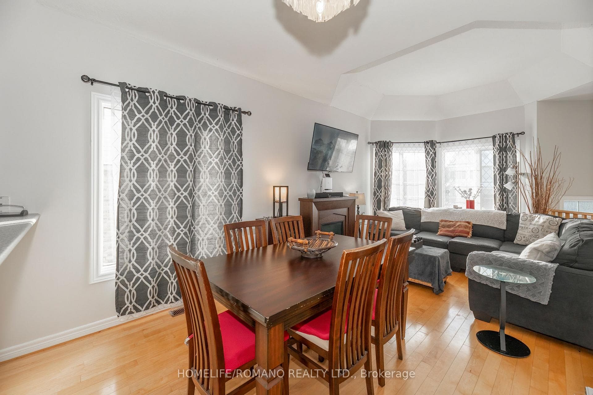 25 Bedell Crescent photo 13