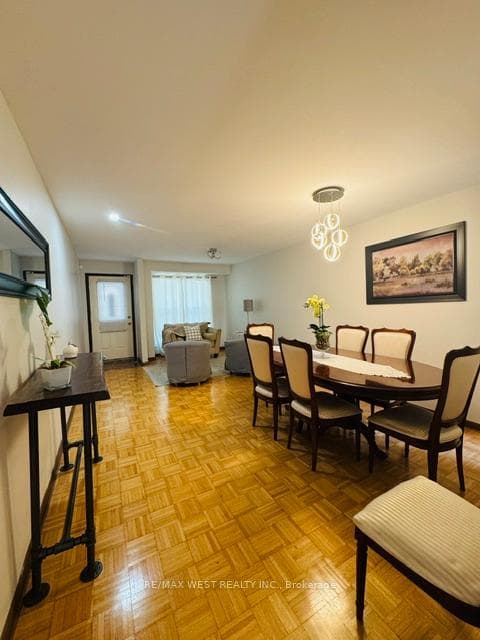 16 Armstrong Avenue photo 2