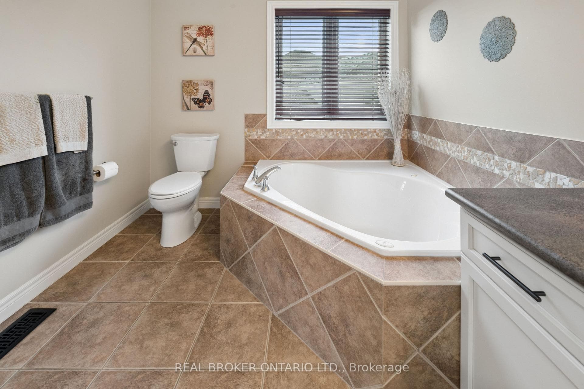 125 Wheeler Court photo 28