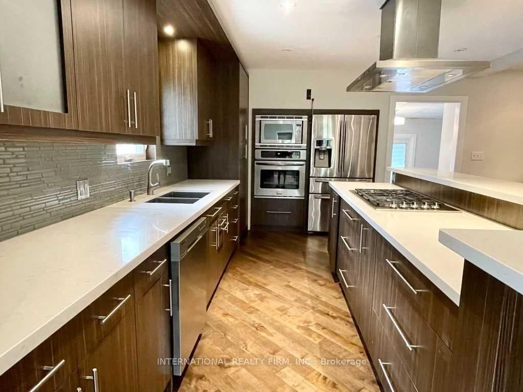 151 Richmond Street photo 24