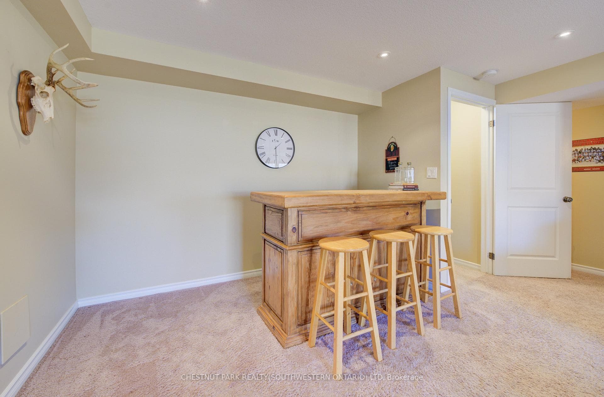 988 Zeller Crescent photo 30