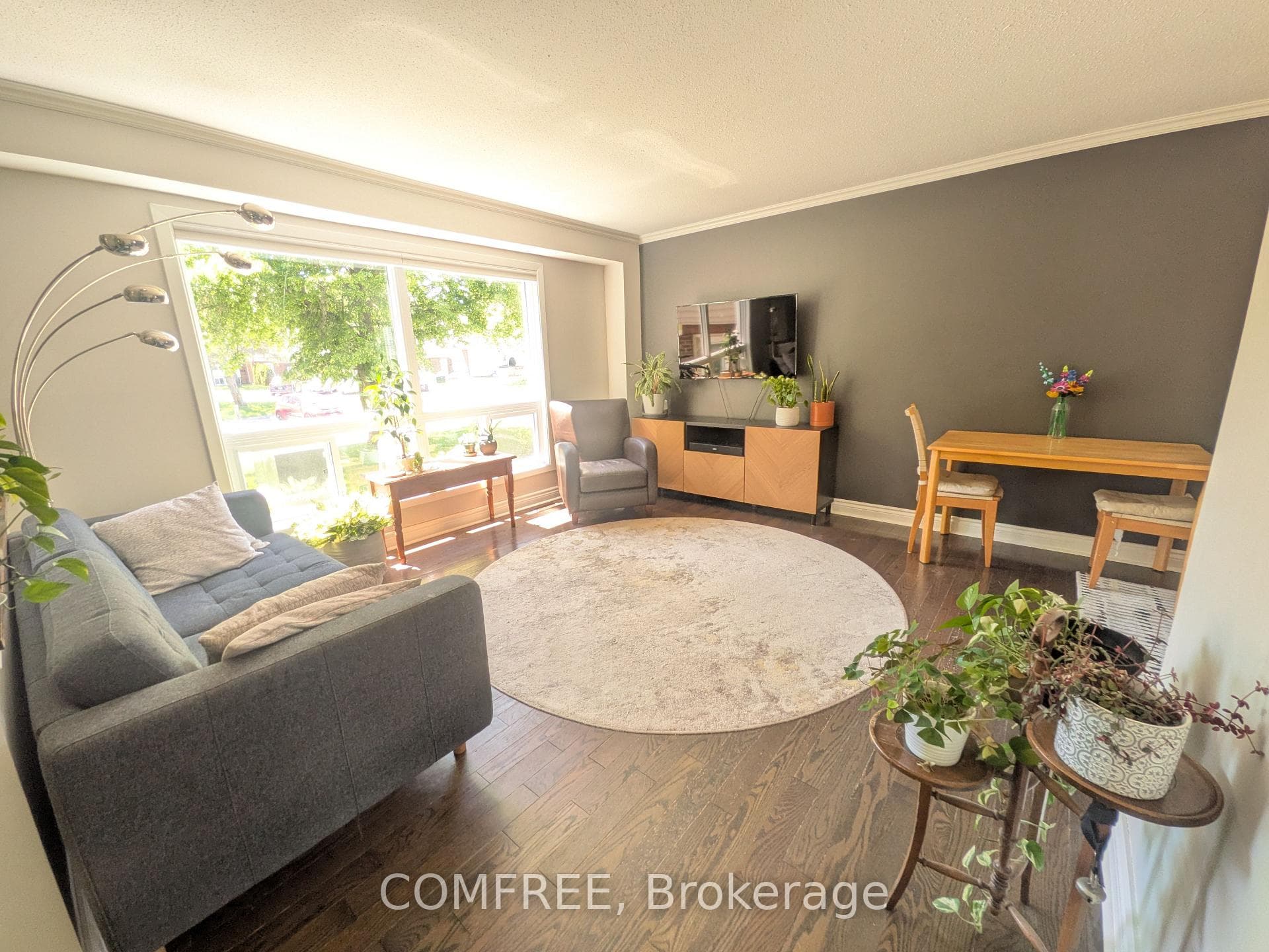 8B Forester Crescent photo 2