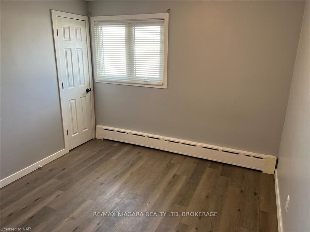 34 ST. GEORGE Street Unit UPPER photo 11
