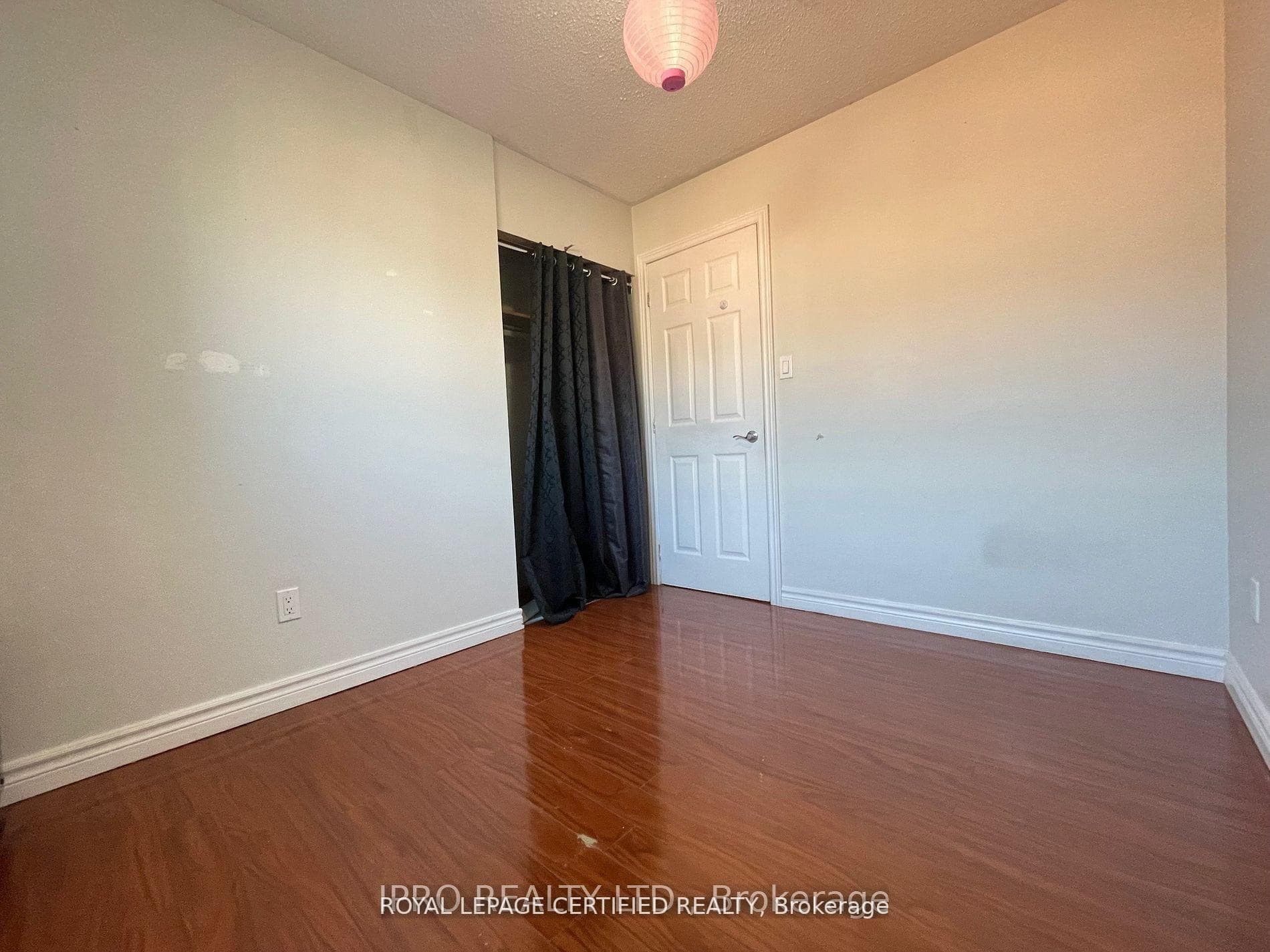498 Daralea Heights Unit Upper photo 17