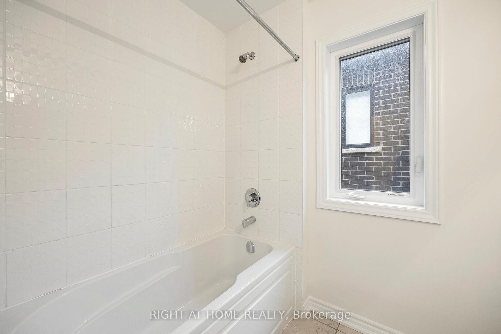 53 Mountainside Crescent photo 22