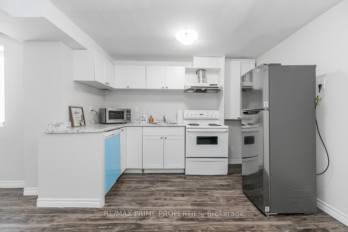 66 Kingsgate Crescent Unit Lower photo 6