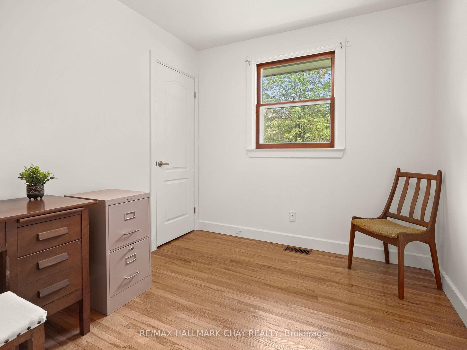 20393 Yonge Street photo 14