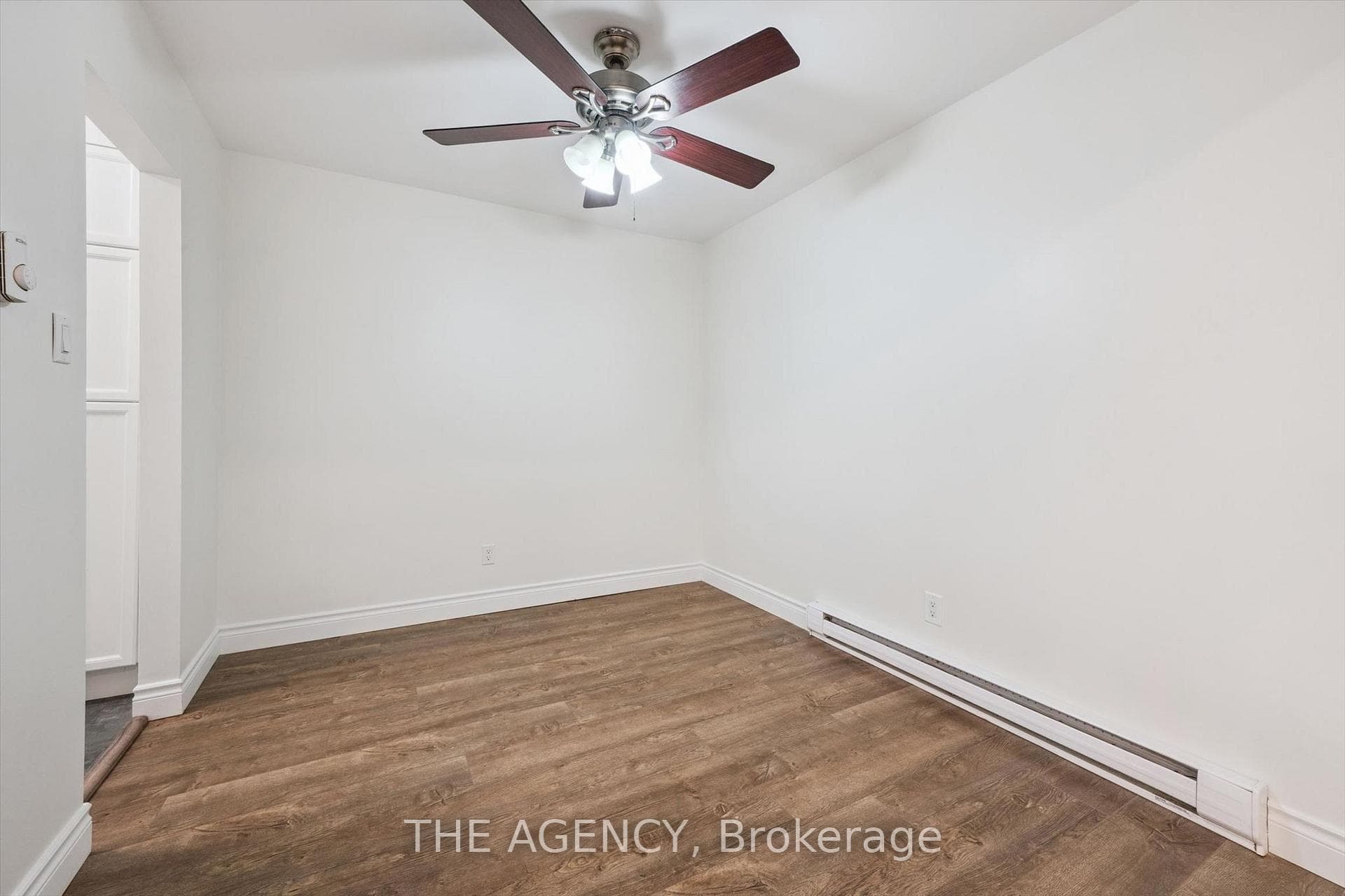 410 SCOTTSDALE Drive photo 7