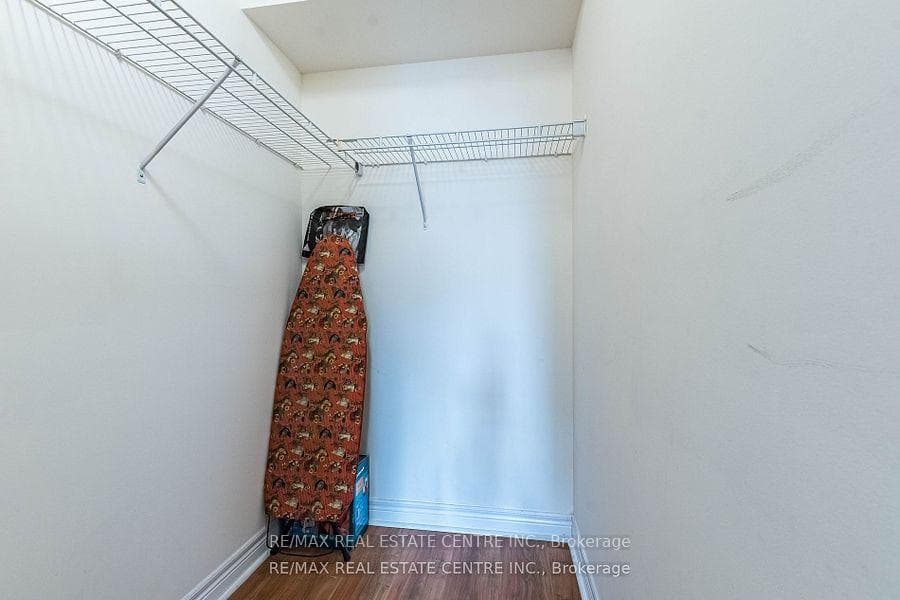 310 Burnhamthorpe Road Unit 1701 photo 24