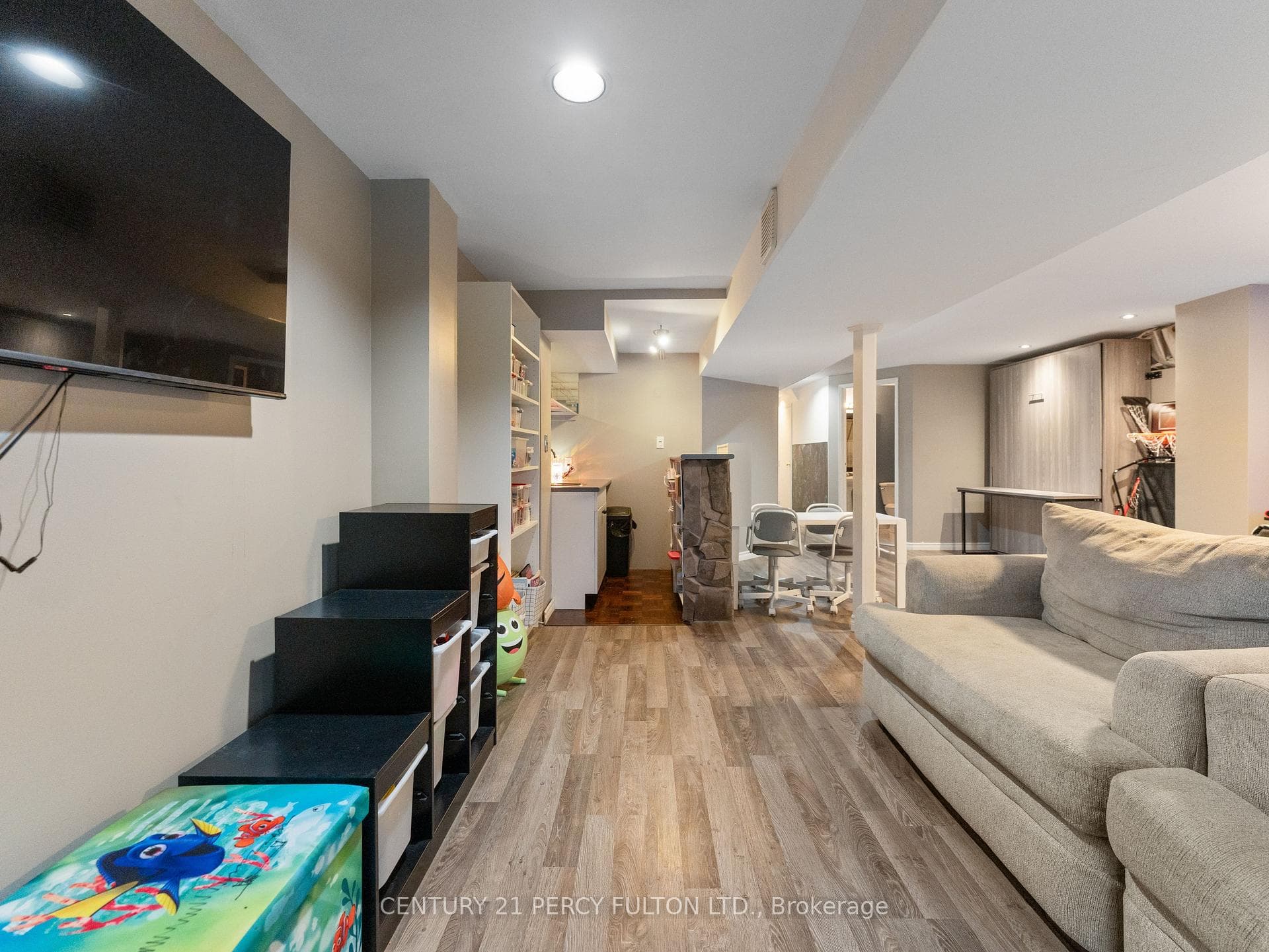 916 Rambleberry Avenue photo 32
