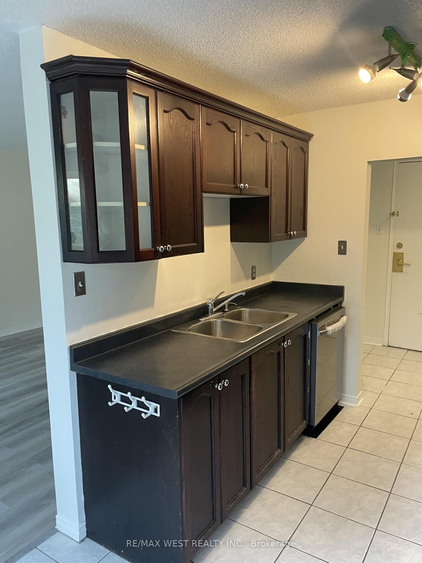 2411 New Street Unit 201 photo 8