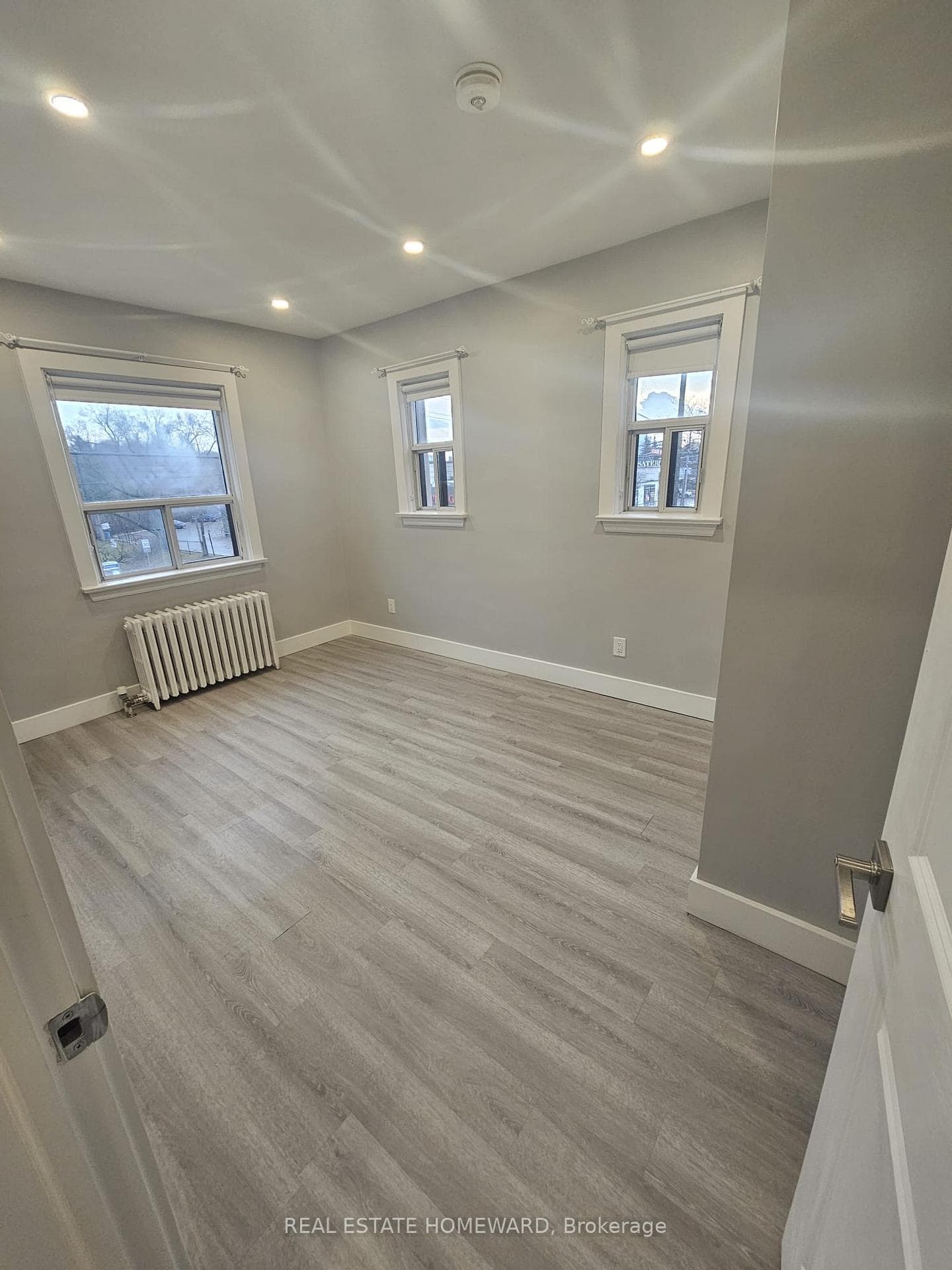 1566 Avenue Road Unit 201 photo 5