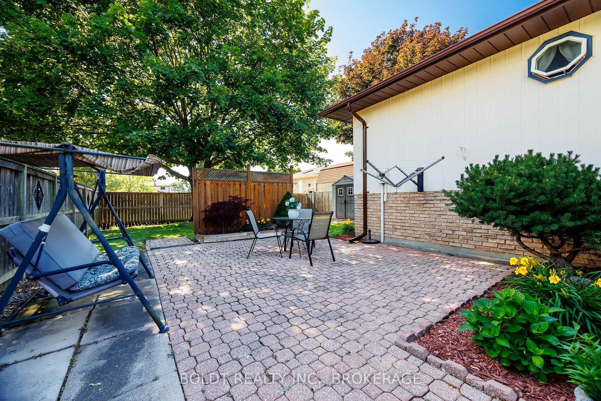77 Elma Street photo 25