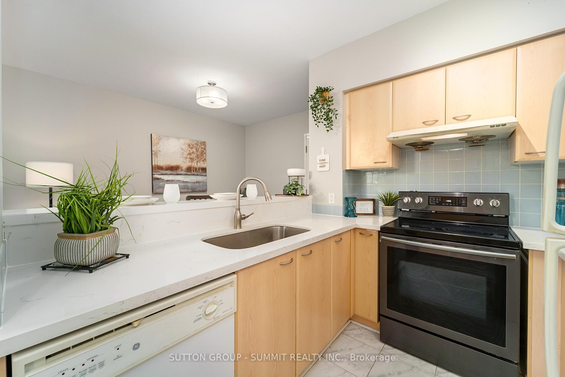 38 Lee Centre Drive Unit Th122 photo 5