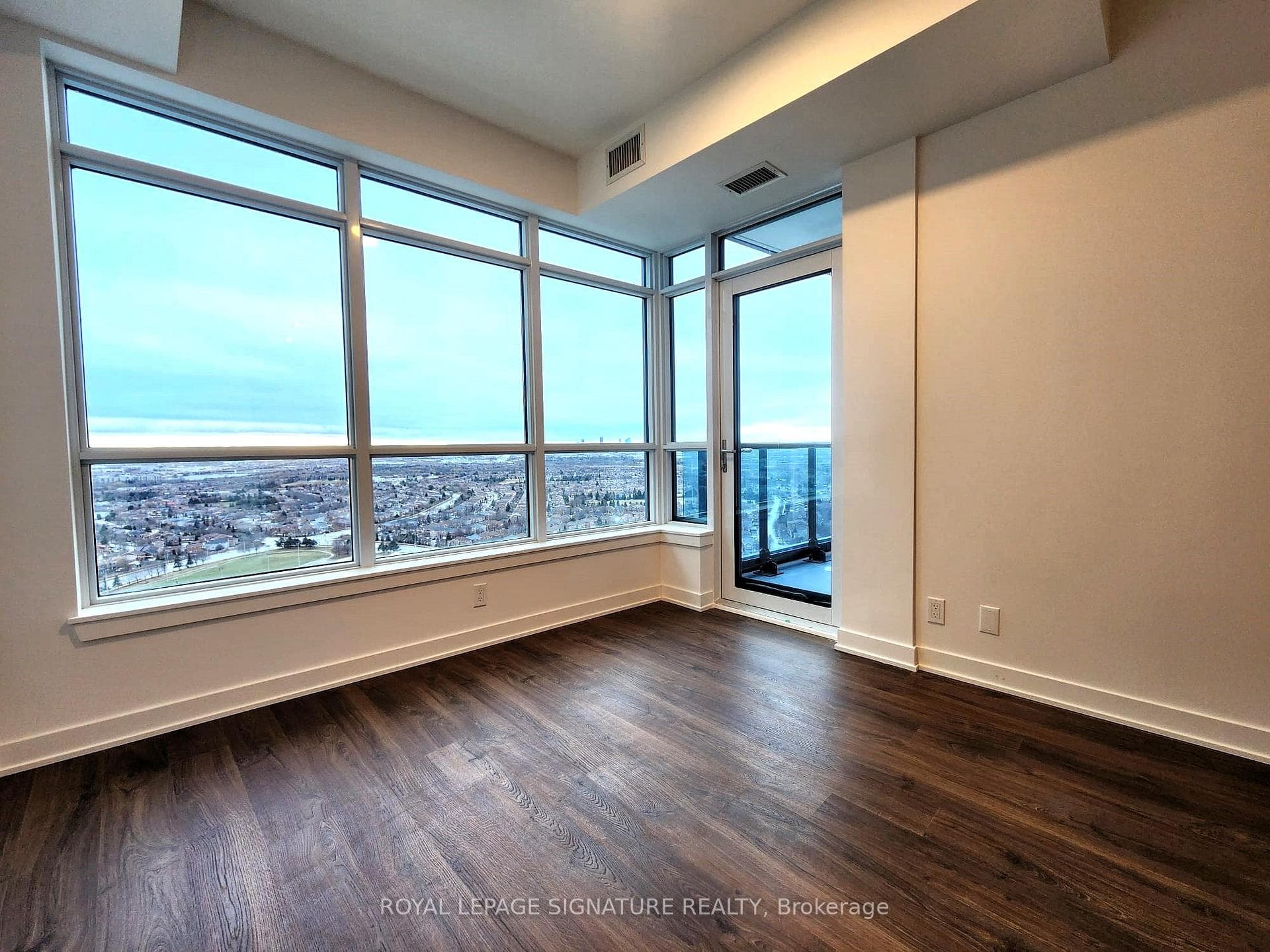 50 Upper Mall Way Unit 2705 photo 2