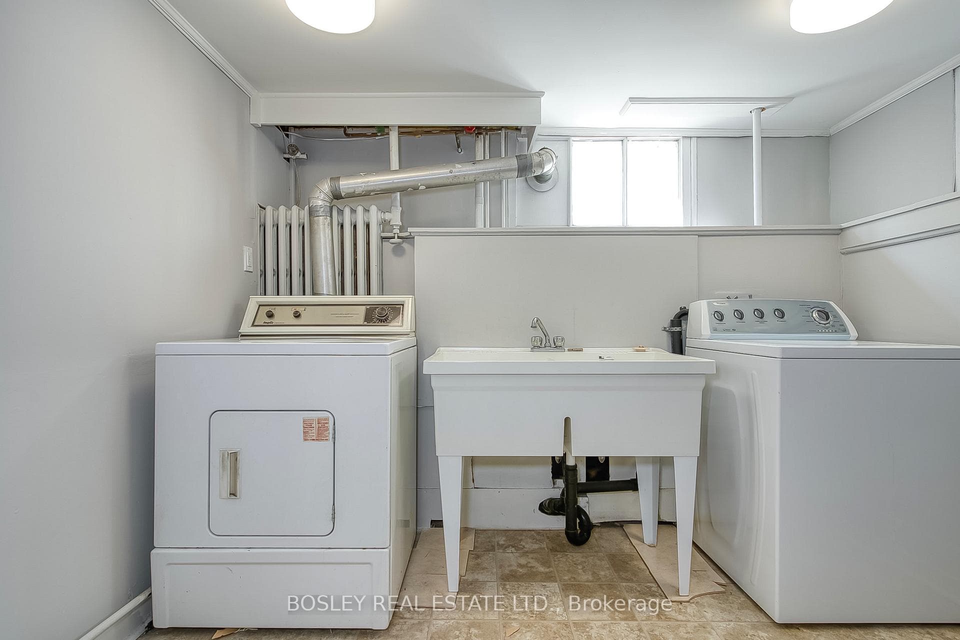 76 Evans Avenue photo 32