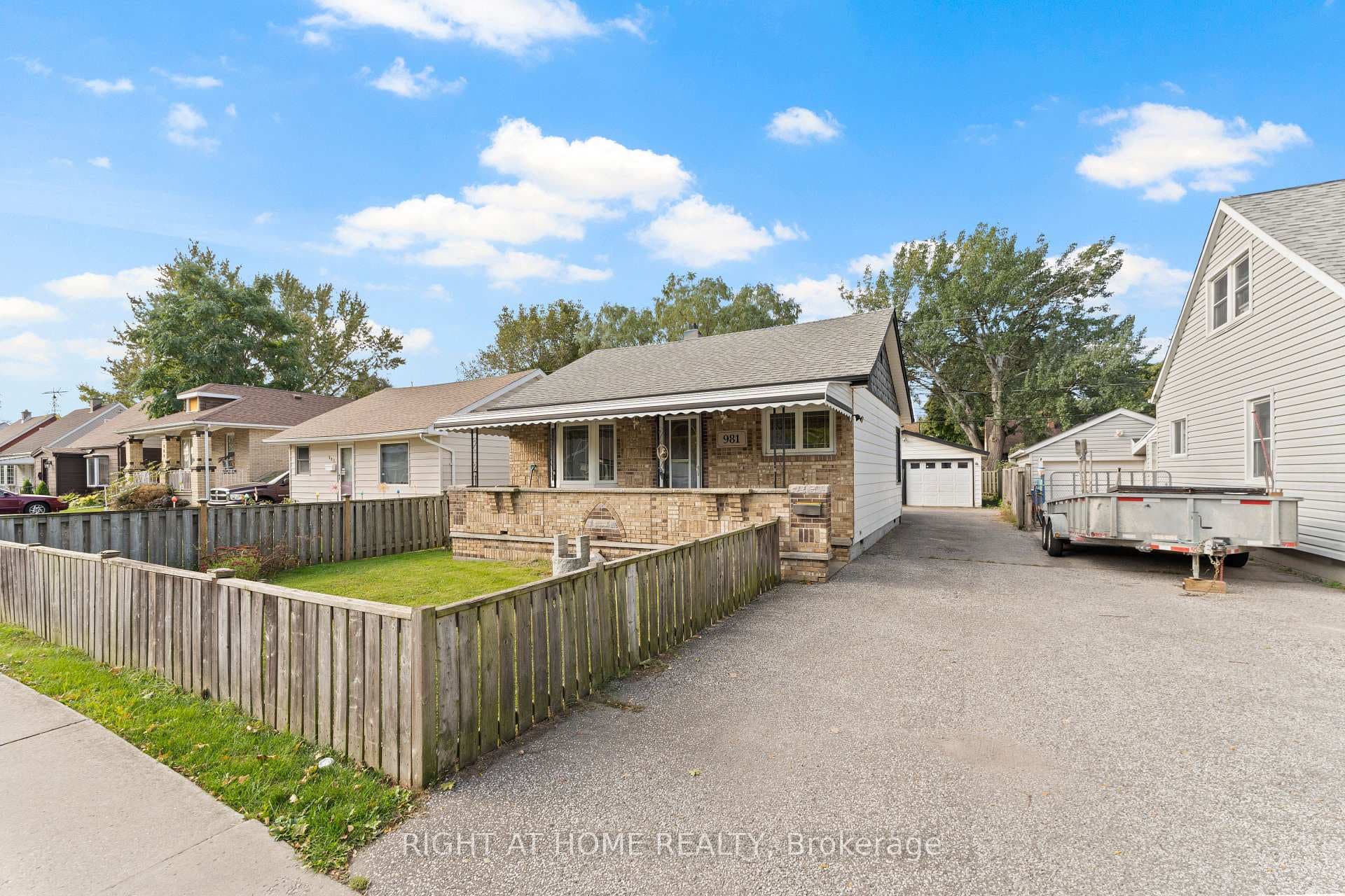 981 Partington Avenue photo 2