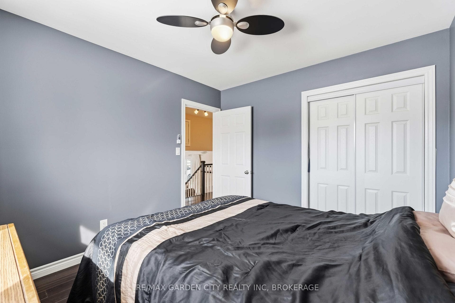 147 CAIRNS Crescent photo 32