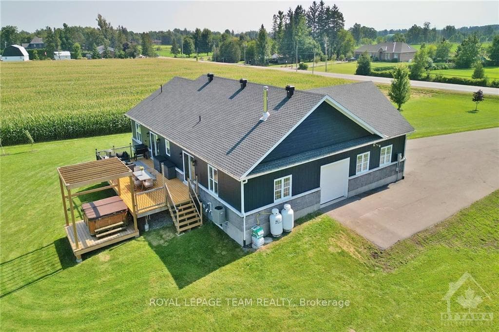 6381 FOURTH LINE Road photo 28
