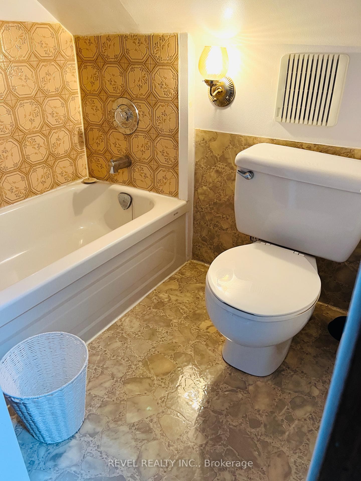 246 Laidlaw Street photo 19