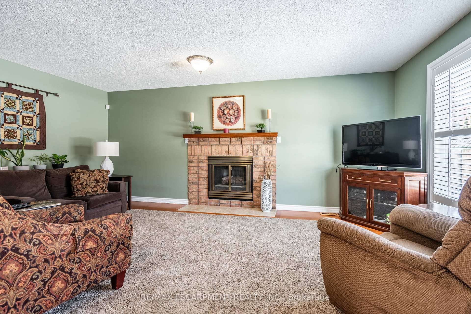 35 Republic Avenue photo 17