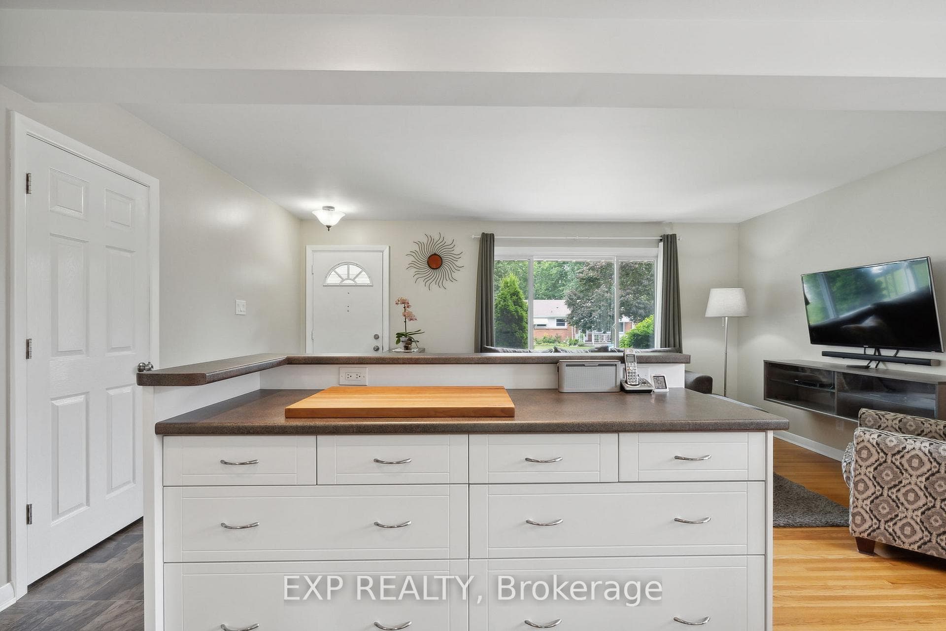 224 Irving Place photo 13