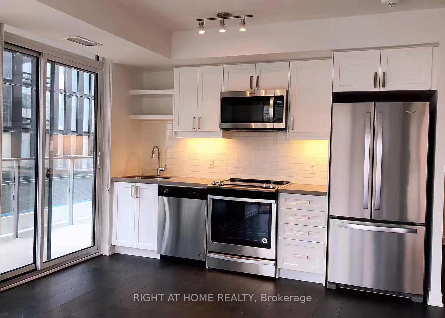 50 WELLESLEY Street Unit 710 photo 13