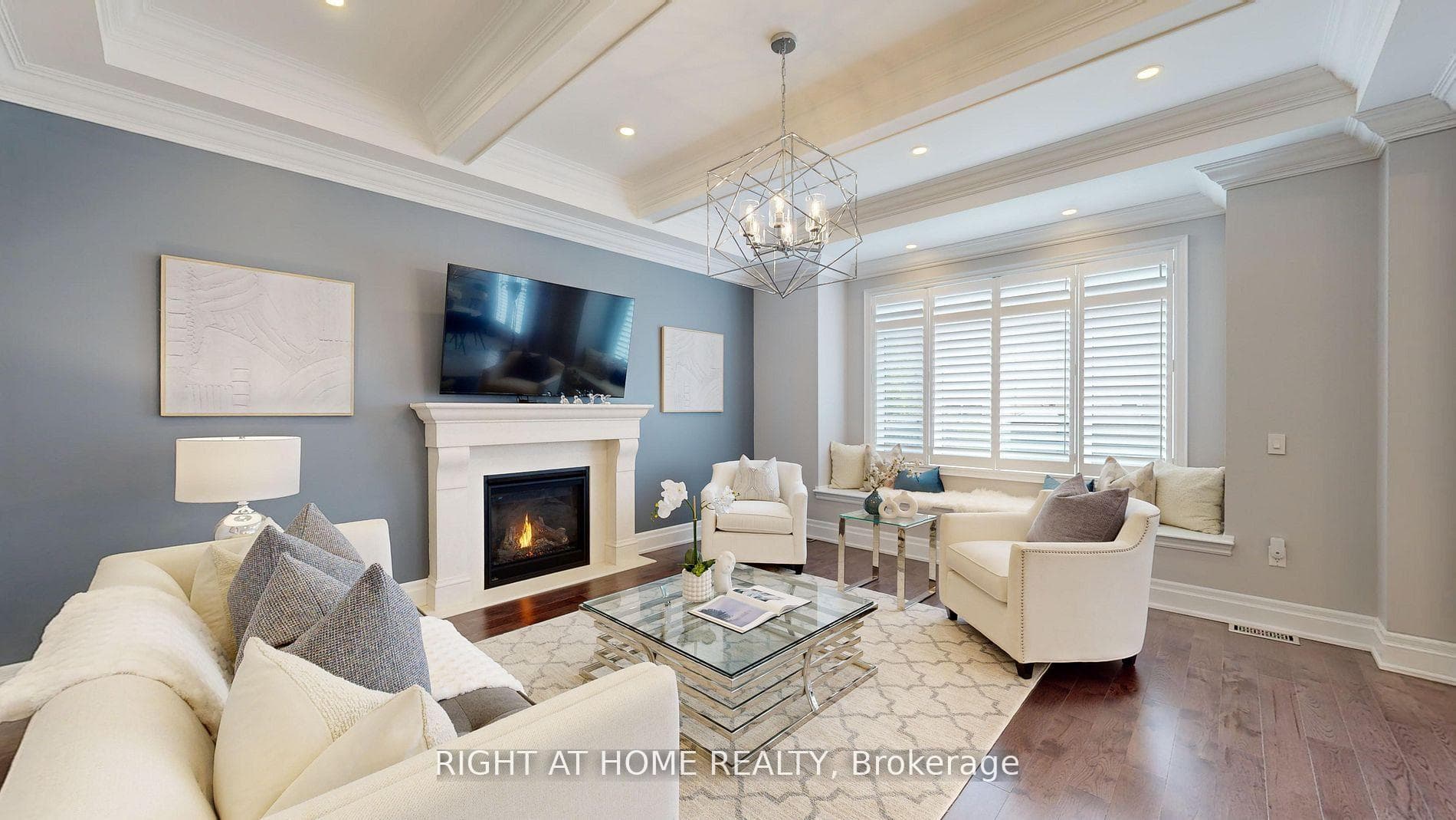 385 Tudor Avenue photo 9