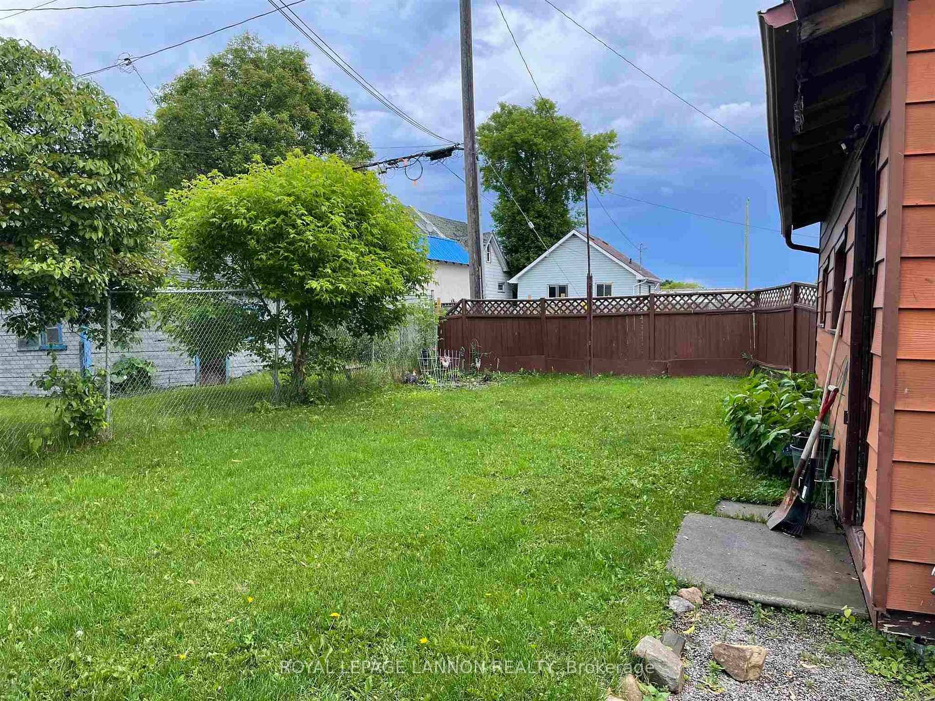 910 Alberta Street photo 12