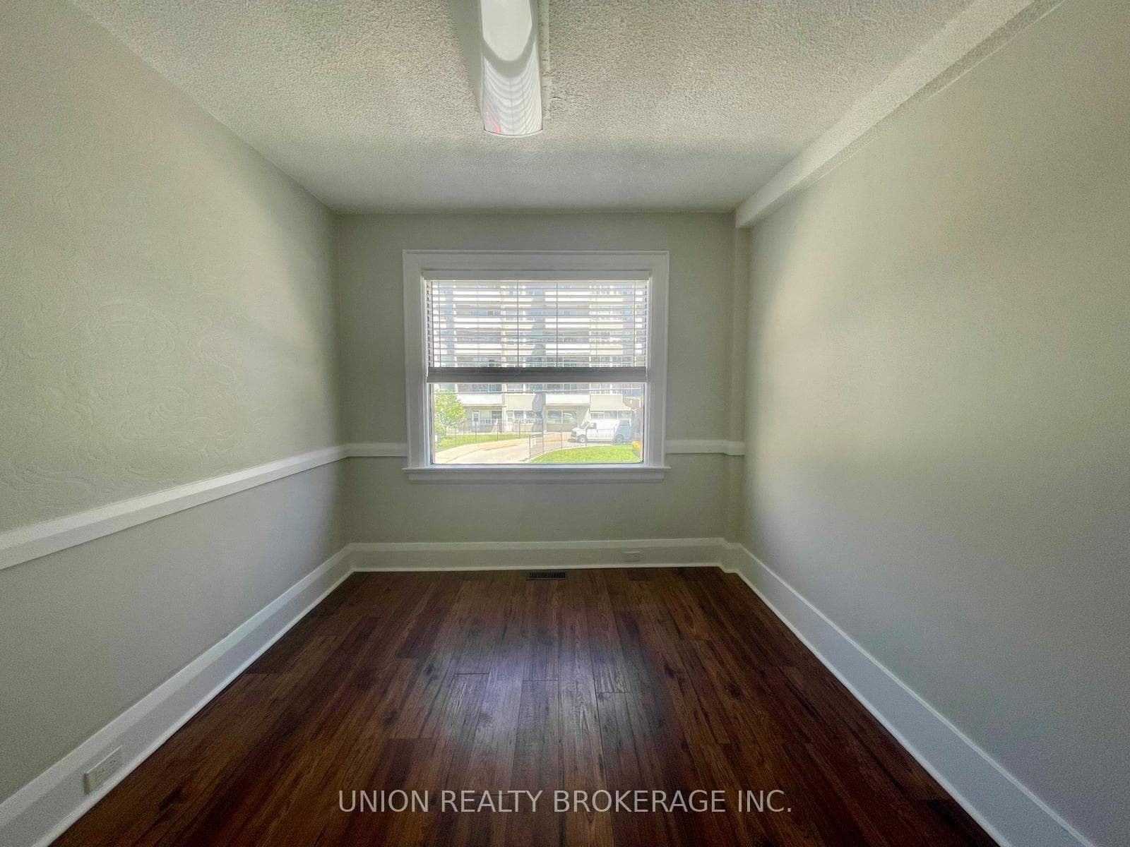 331 Eglinton Avenue Unit Upper photo 5