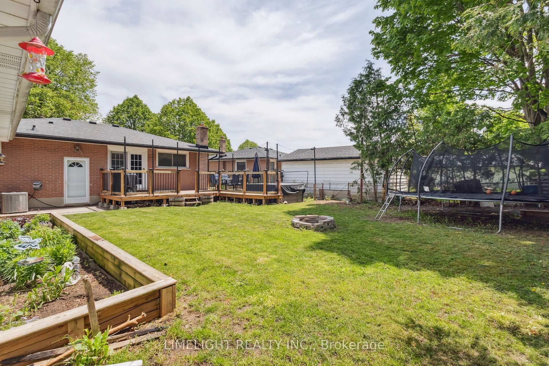 15 Oneida Road photo 36