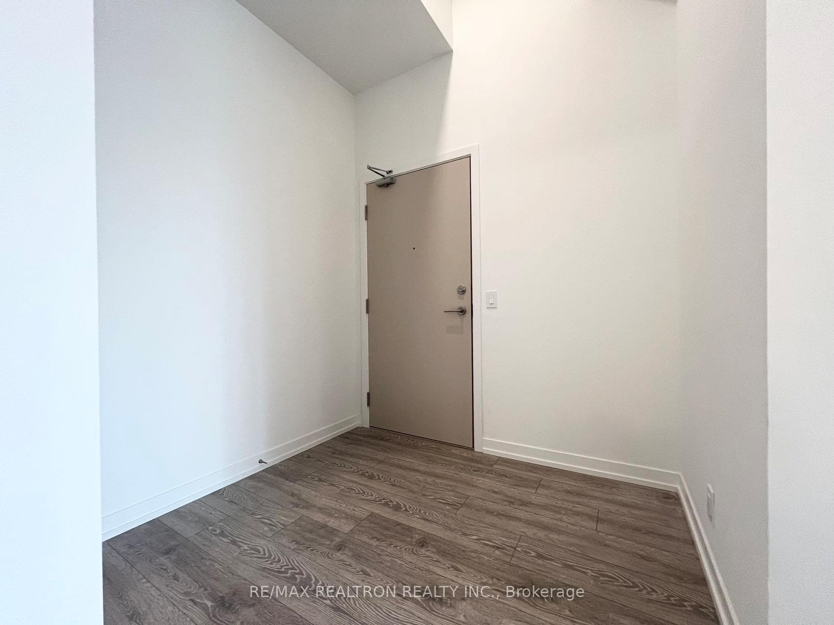 2020 Bathurst Street Unit 207 photo 8