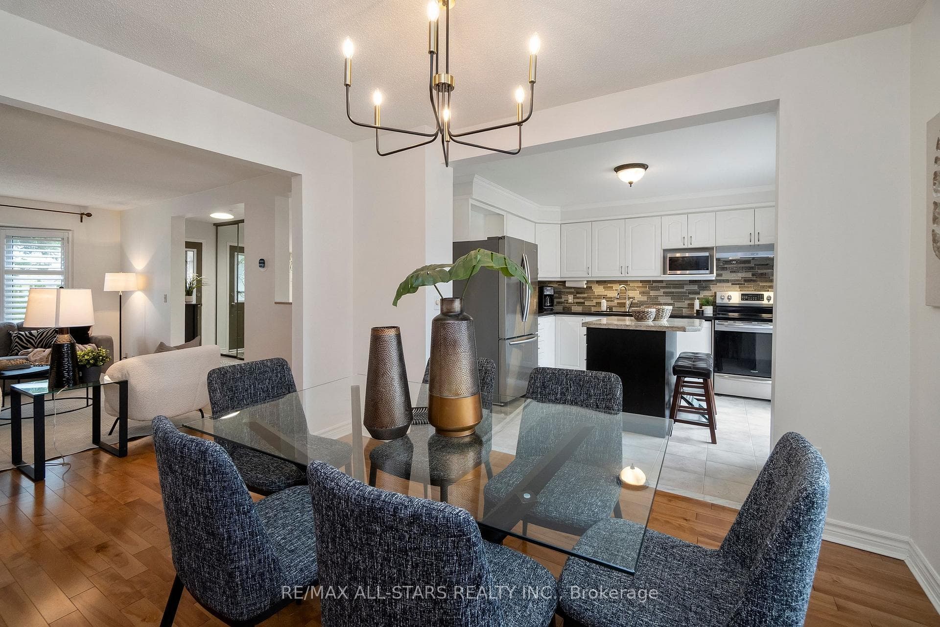 96 Tunney Crescent photo 8
