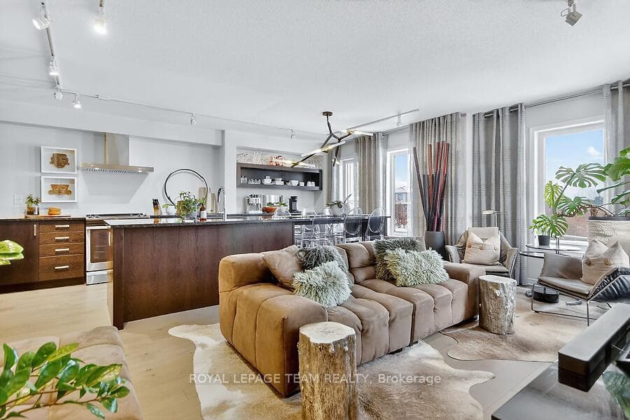 Kitchen Living Rm combo