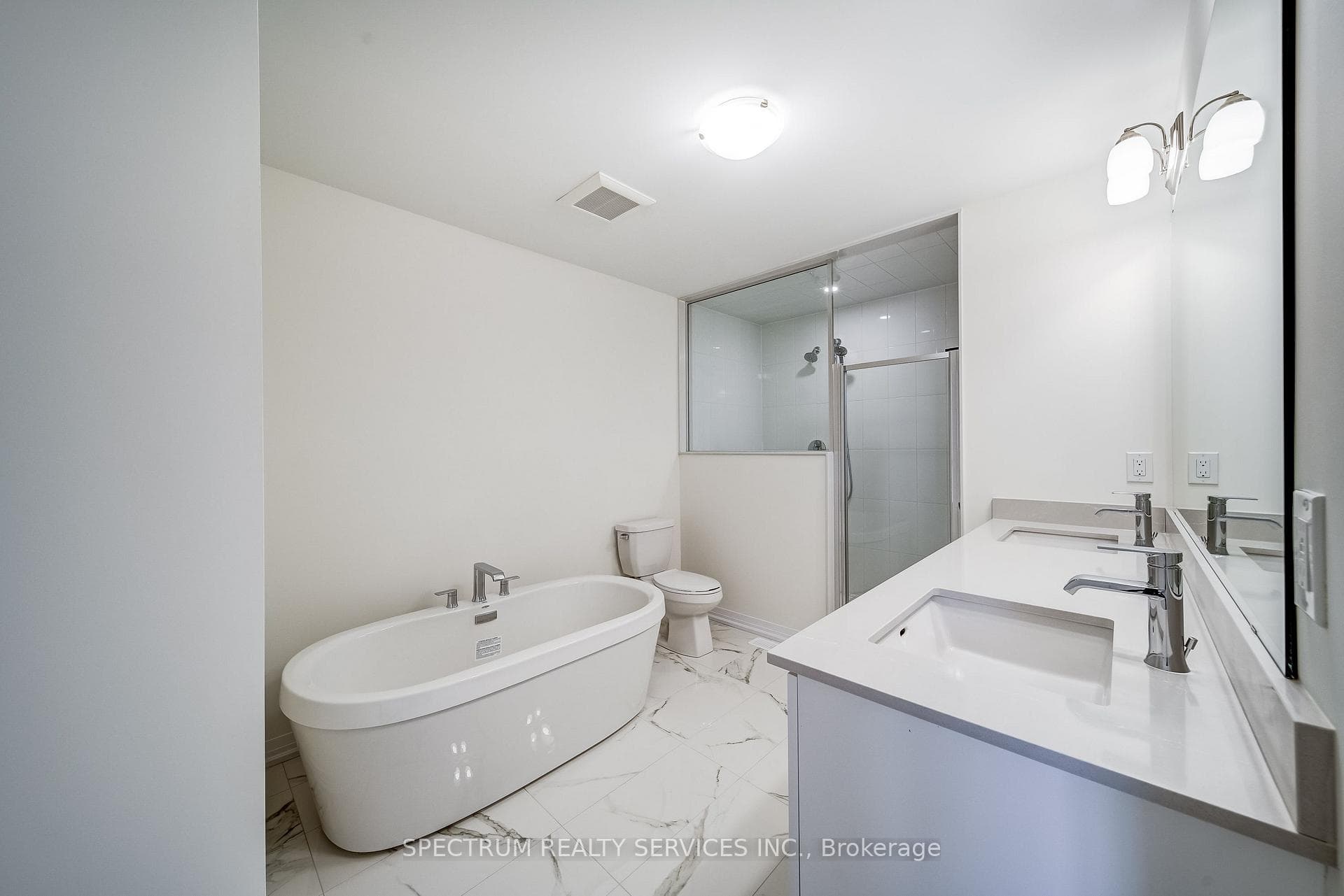 132 Adario Crescent photo 25