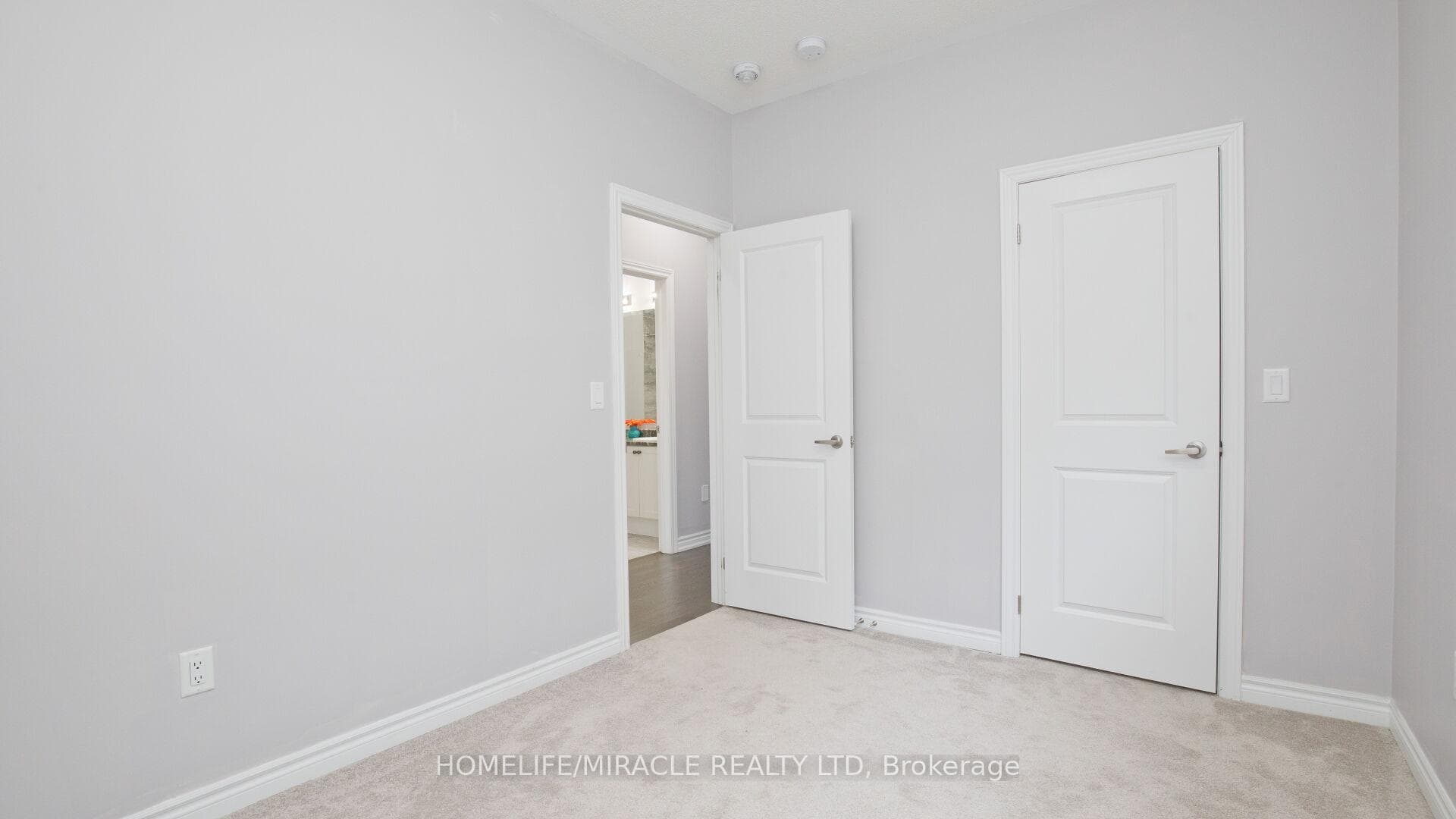 51 calabria Drive photo 24