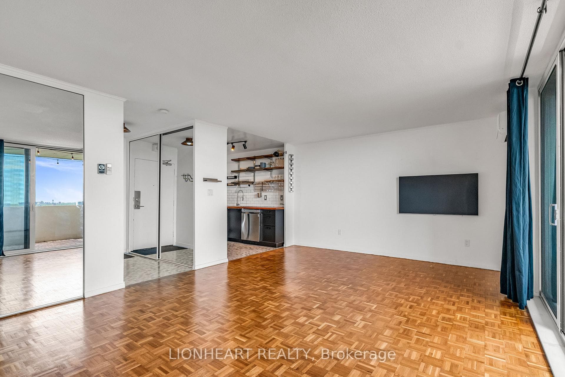 40 Homewood Avenue Unit 2608 photo 18