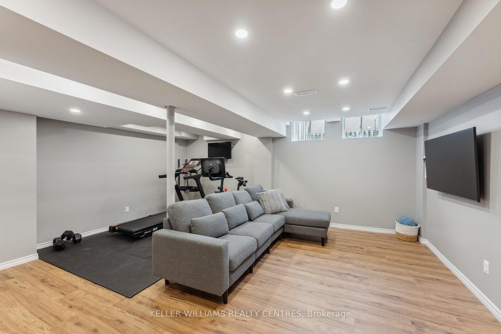 49 Selby Crescent photo 31