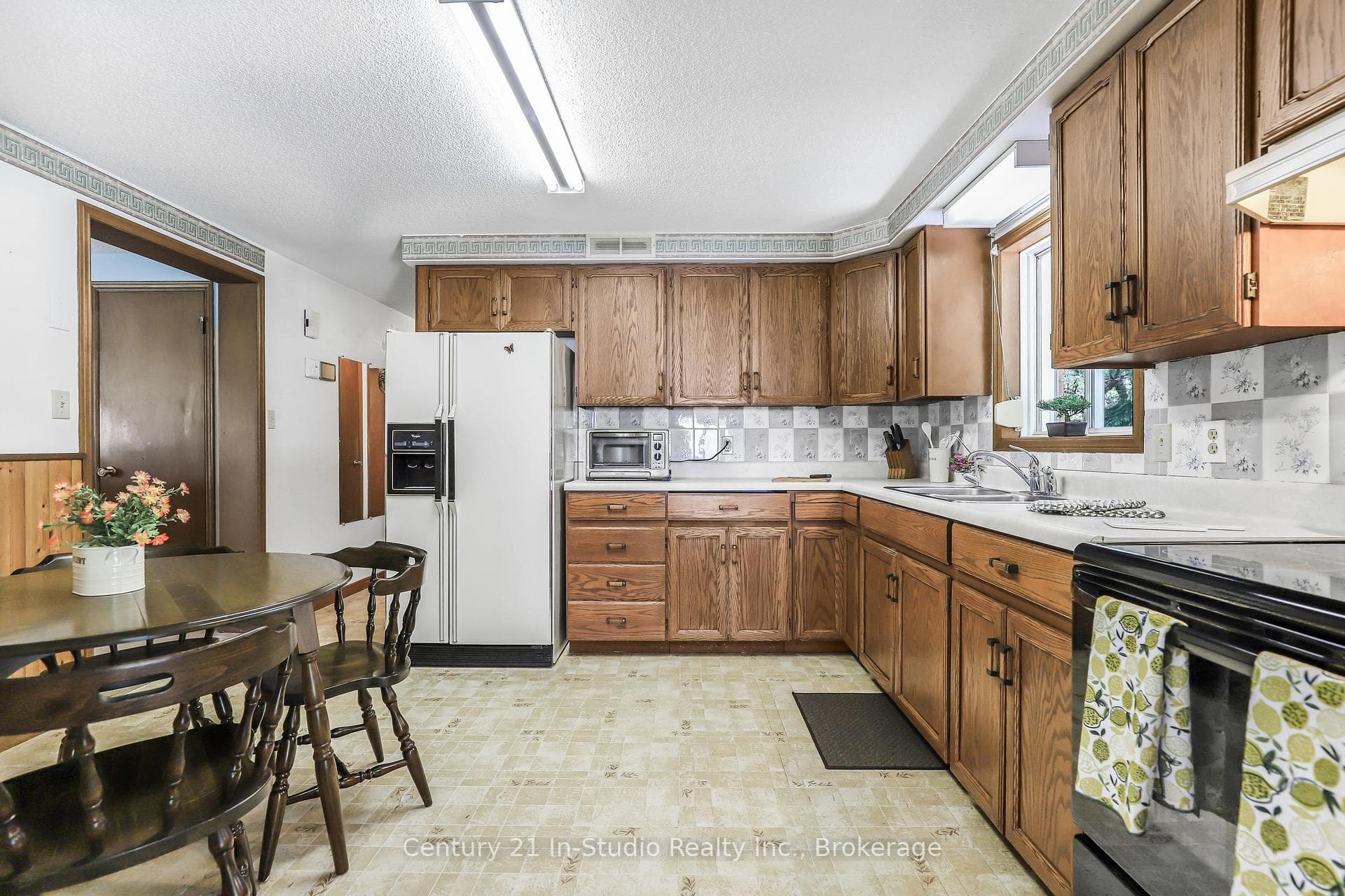 212 Canrobert Street photo 23