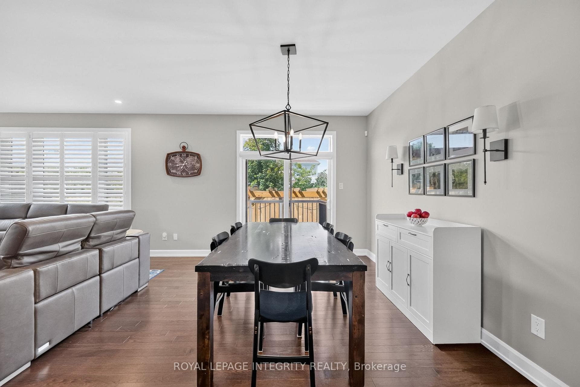501 Cannes Crescent photo 14