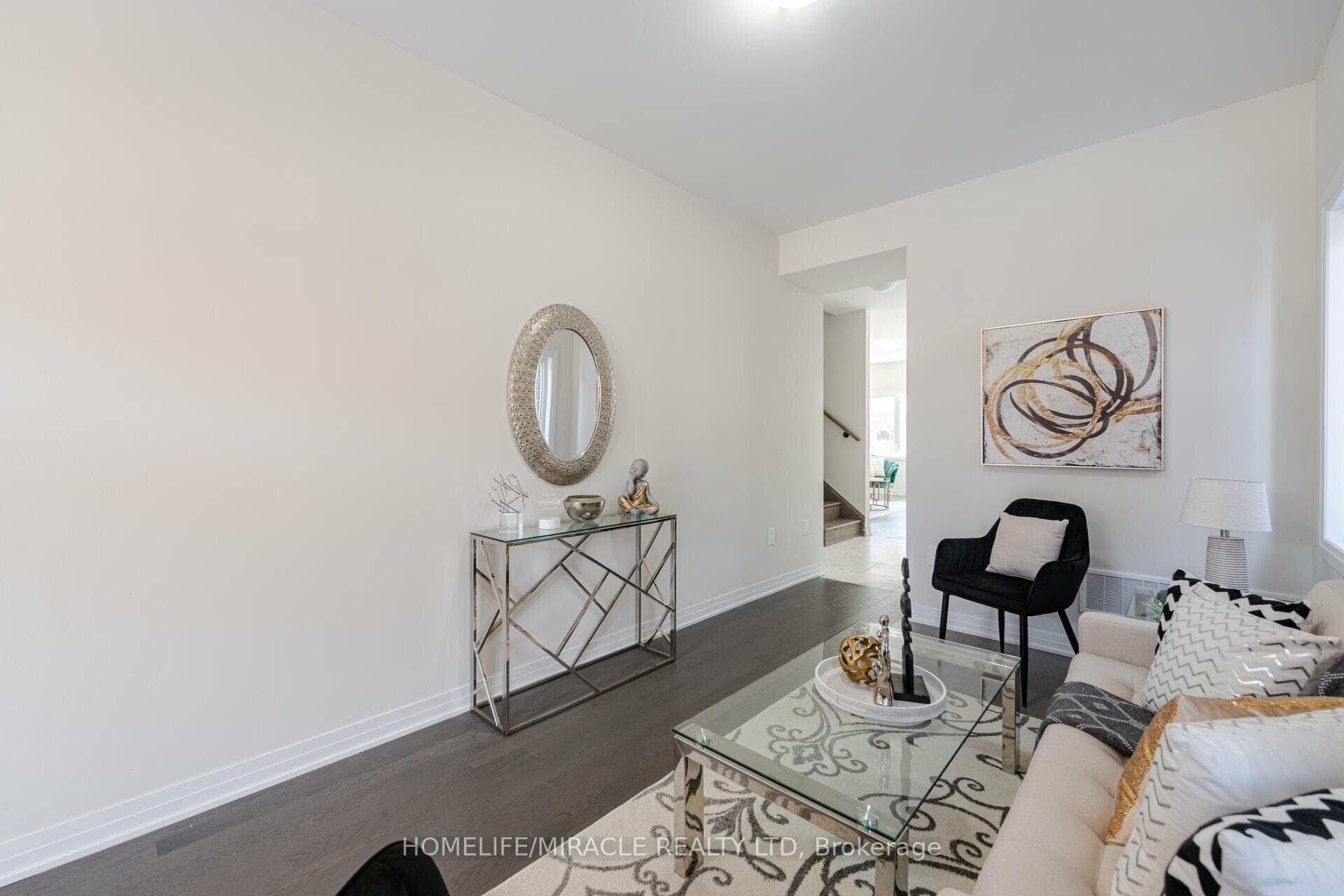 432 Adelaide Street photo 3