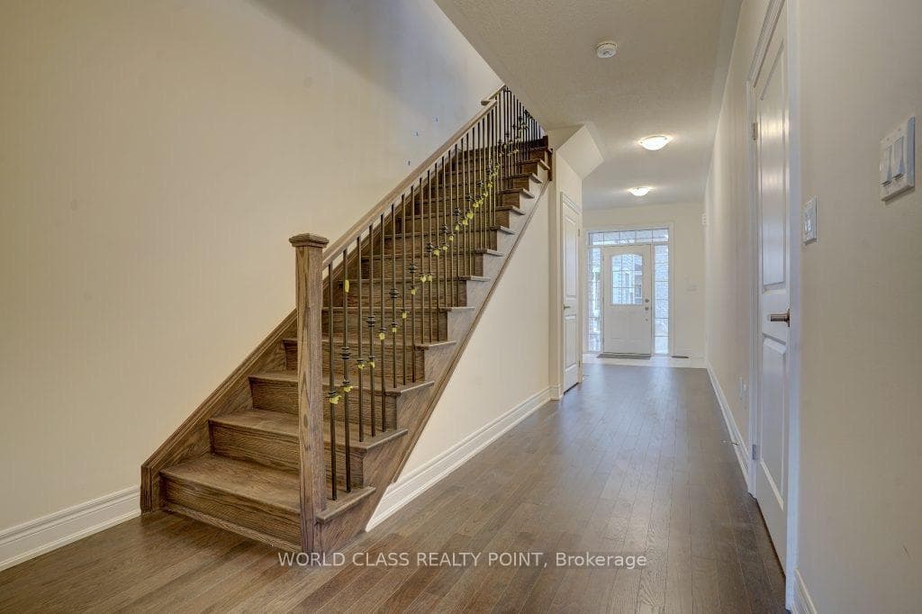 8 Andress Way photo 4