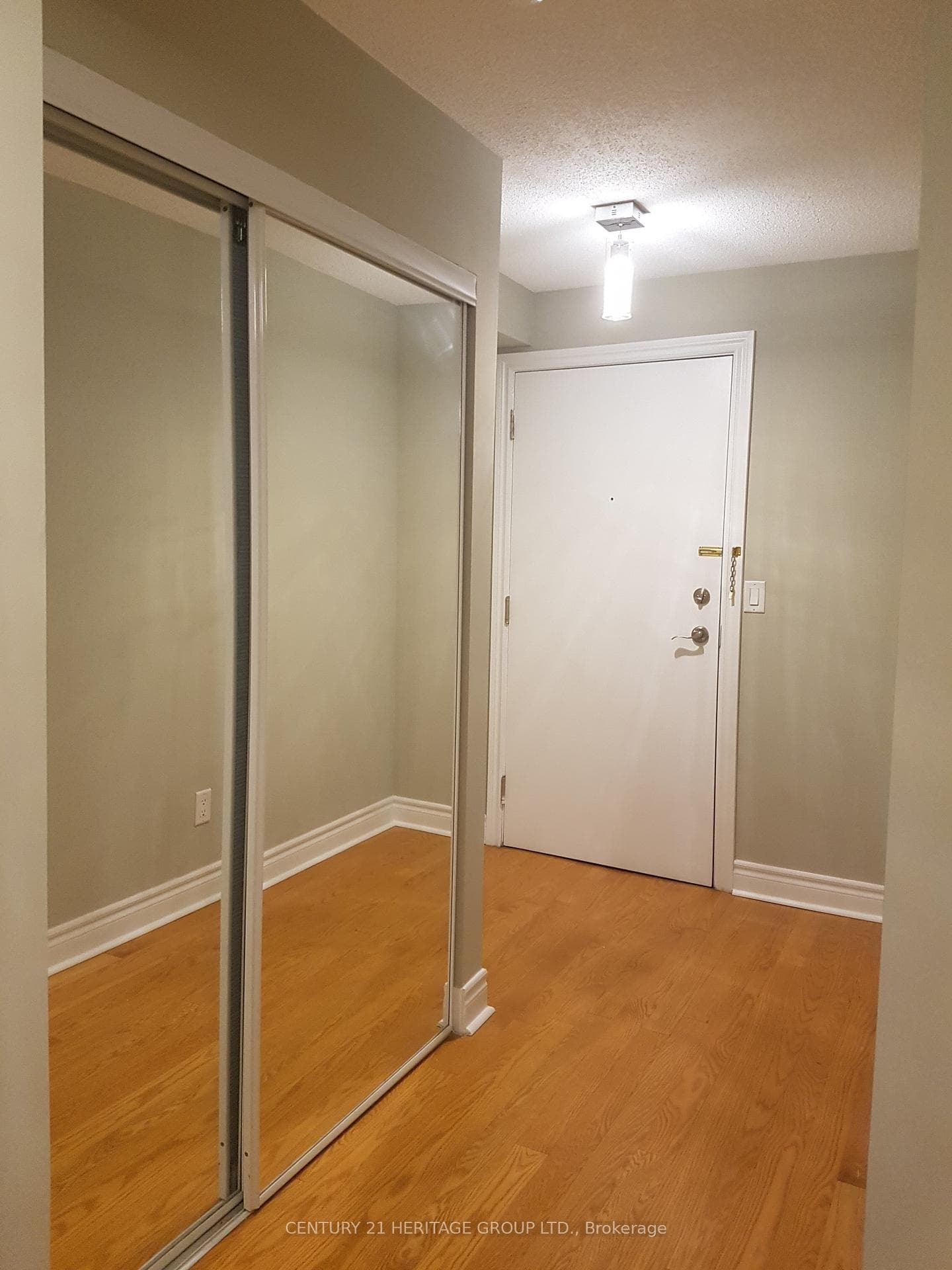 250 Wellington Street Unit 926 photo 8